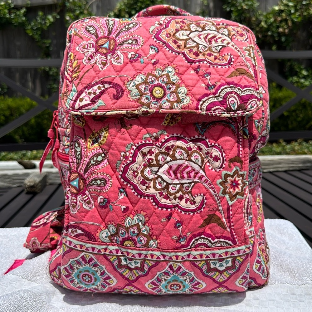 Vera Bradley Pink and Coral floral Paisley large Backpack. NO STAINS